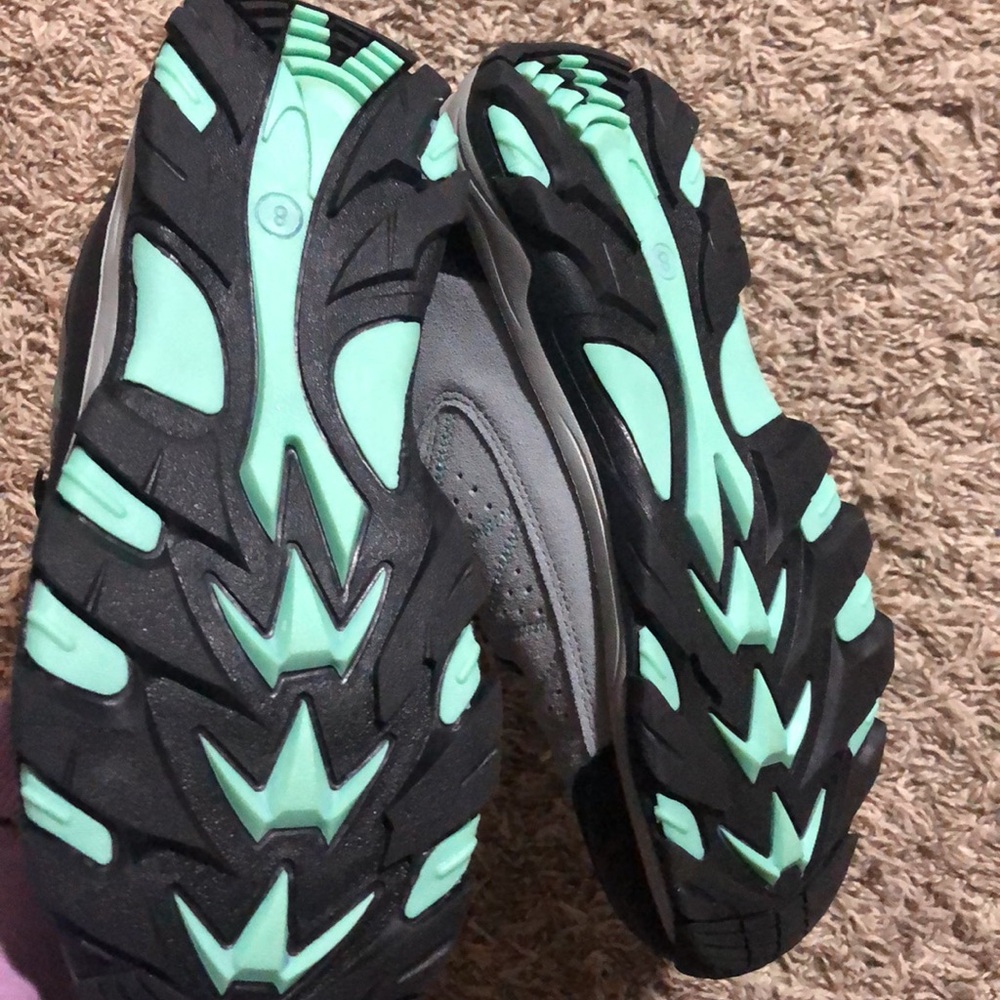 NWT women’s hiking boots - size 8 🥾 - Picture 3 of 5